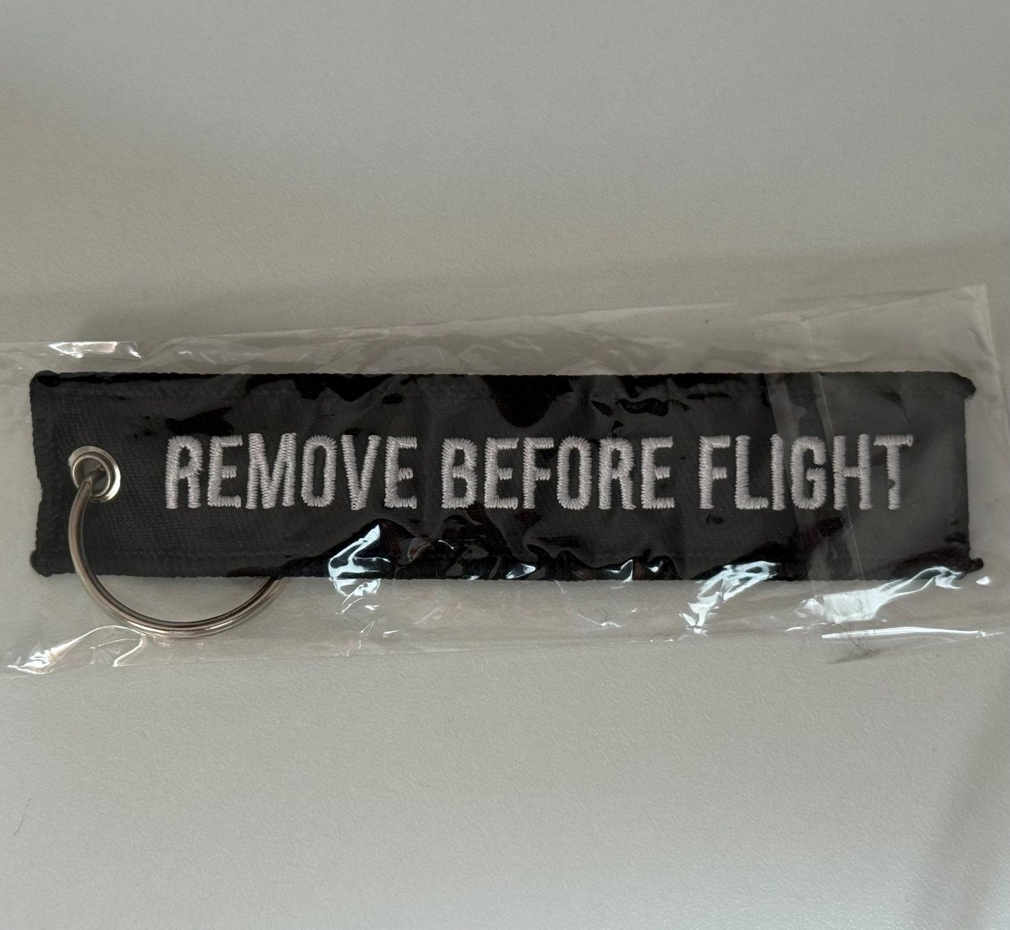 Portachiavi: Porte-clés "Remove before flight" - Air Canada - Noir/rouge – Nuovo (secondo la descrizione) da Denges venduto da peumens 1