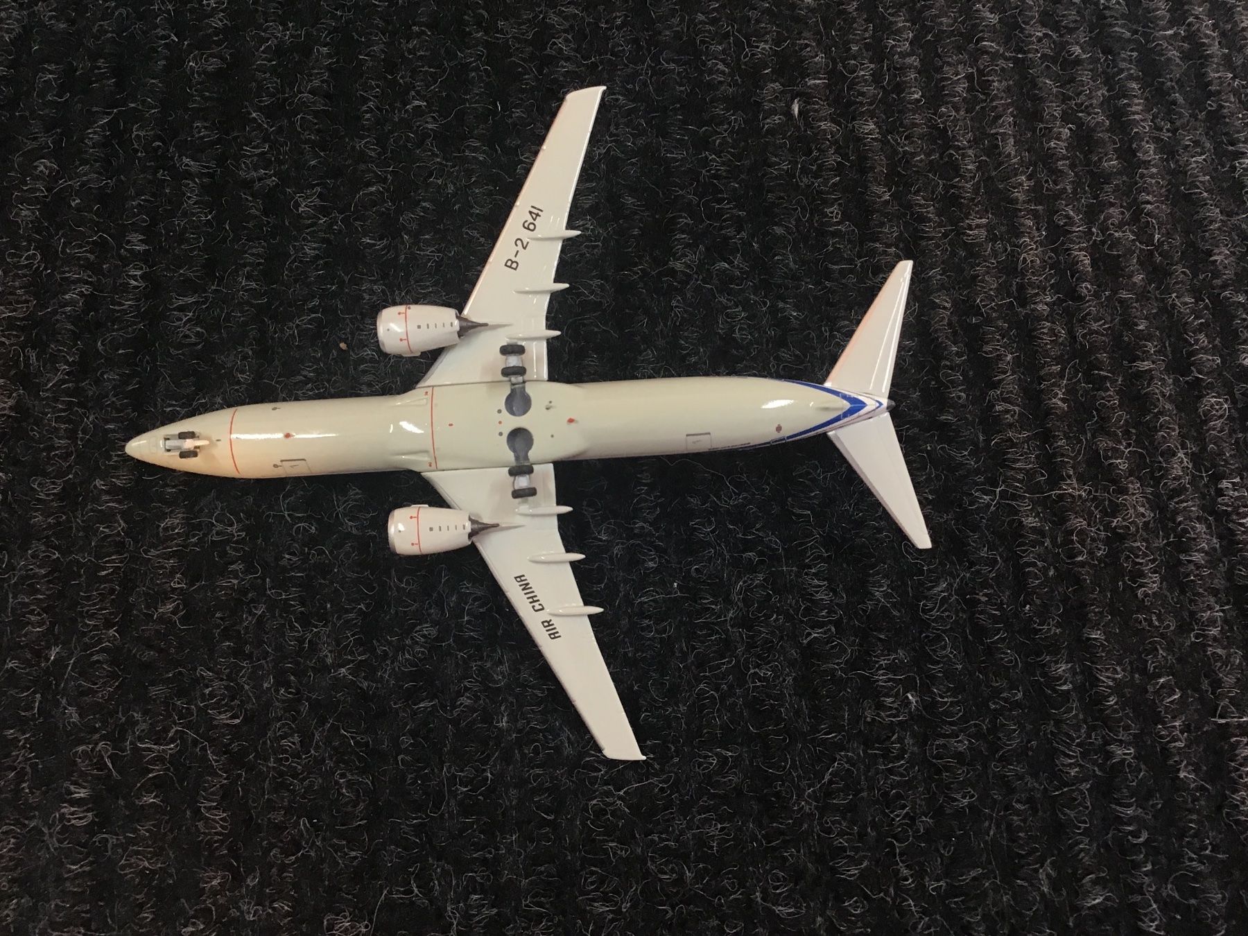 Boeing Kit di modellismo & Modellini statici: BOEING 737-800 AIR CHINA 1:400 – Usato da Männedorf venduto da Spezial-Modelle 4
