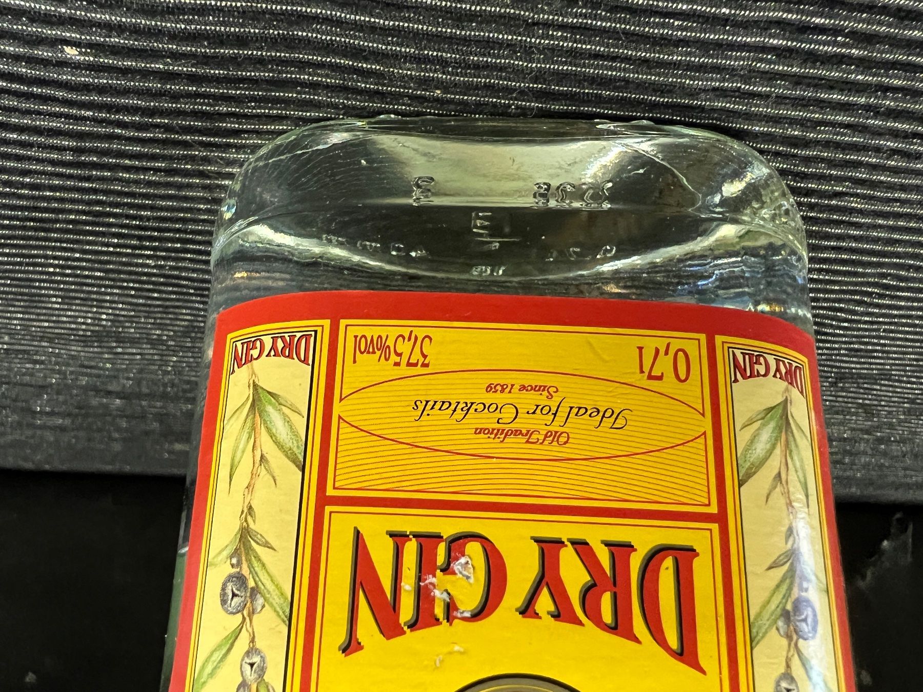 Bevande alcoliche: DRY GIN ANCIENNE BOUTEILLE ENTAMÉE – Usato da Genève venduto da Leboucheoreilles 6