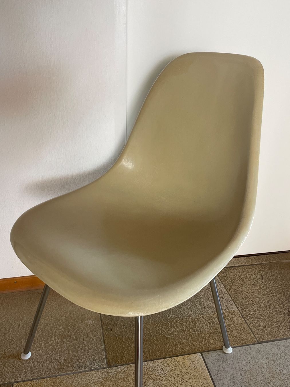 Eames Stühle: 2 Vitra Eames Fiberglass Side Chairs DSX Stühle Parchment – Gebraucht aus Neuhausen am Rheinfall von noelle0810 2
