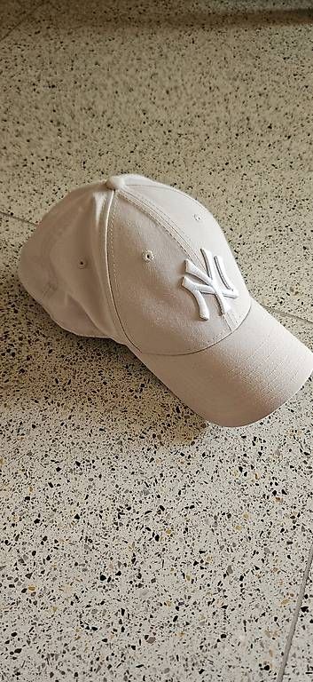 New Era Copricapi, berretti & cappellini: Casquette New Era – Usato da Genève venduto da flo_wb57