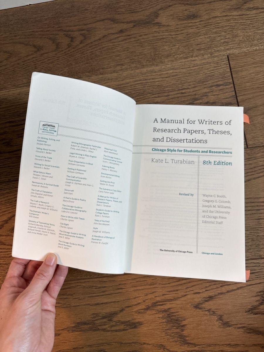 Libri: Buch: A Manual for Writers – Usato da Zunzgen venduto da ver_27c7 2
