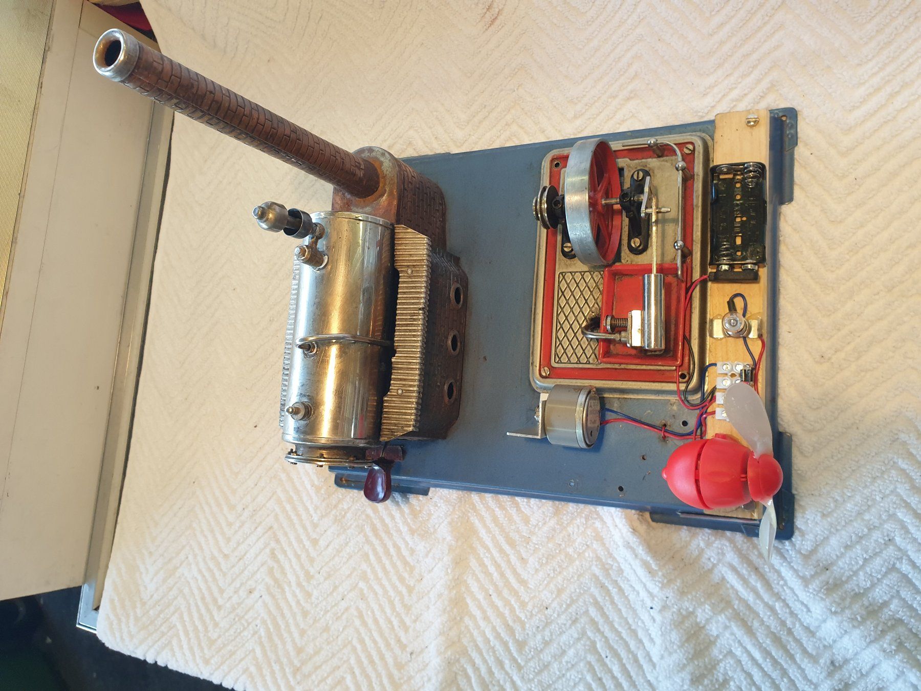 Wilesco Modellbausätze & Standmodelle: Wilesco D12 Dampfmaschine mit Generator und Extras – Gebraucht aus Wädenswil von verebe 5