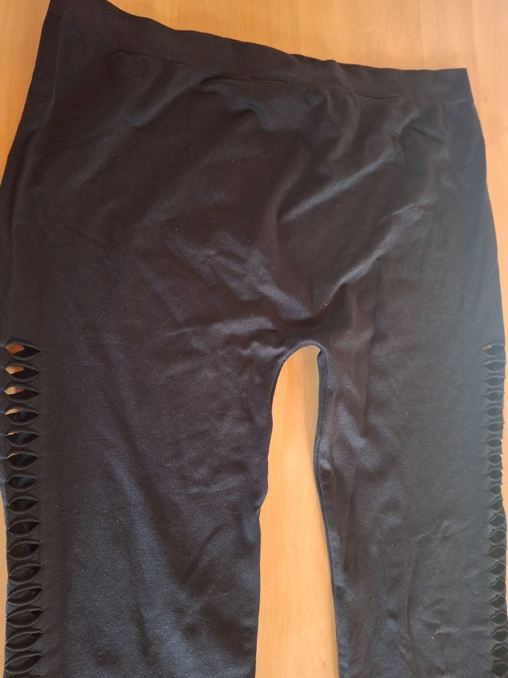 C&A Leggings: Leggins ajouré taille M marque C&A – Usato da Villiers venduto da san_jn5w 5