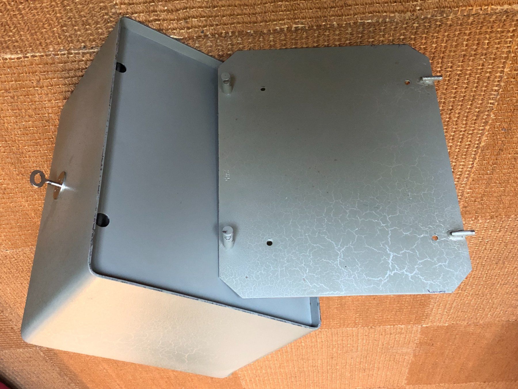 Tresor: Antiker Schrank Tresor – Gebraucht aus Lommiswil von canoga 8