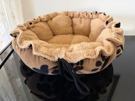 Neues Katzenkissen oder Decke