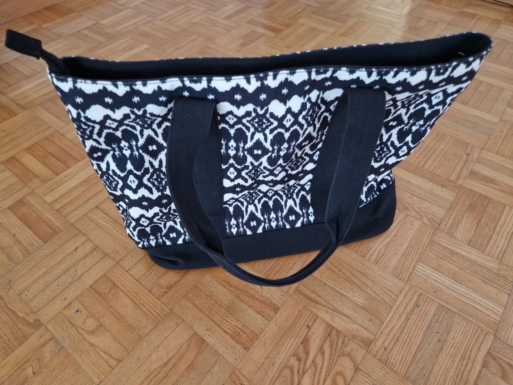 Taschen für Damen: Handtasche / Shopper / Strandtasche /Umhängetasche – Neu und originalverpackt aus Dagmersellen von Jamie89