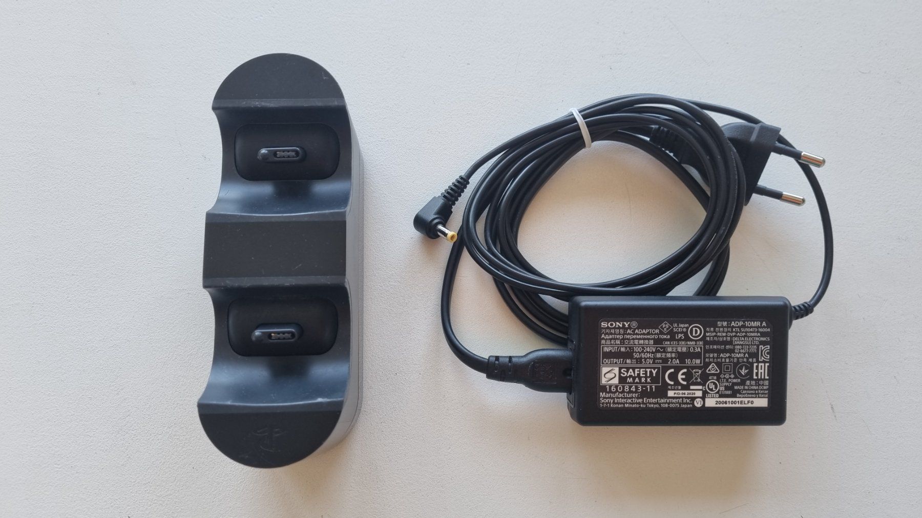Sony Manettes: Original PS4 Playstation 4 Controller Ladestation – D'occasion à Birsfelden par val_d9c2 1