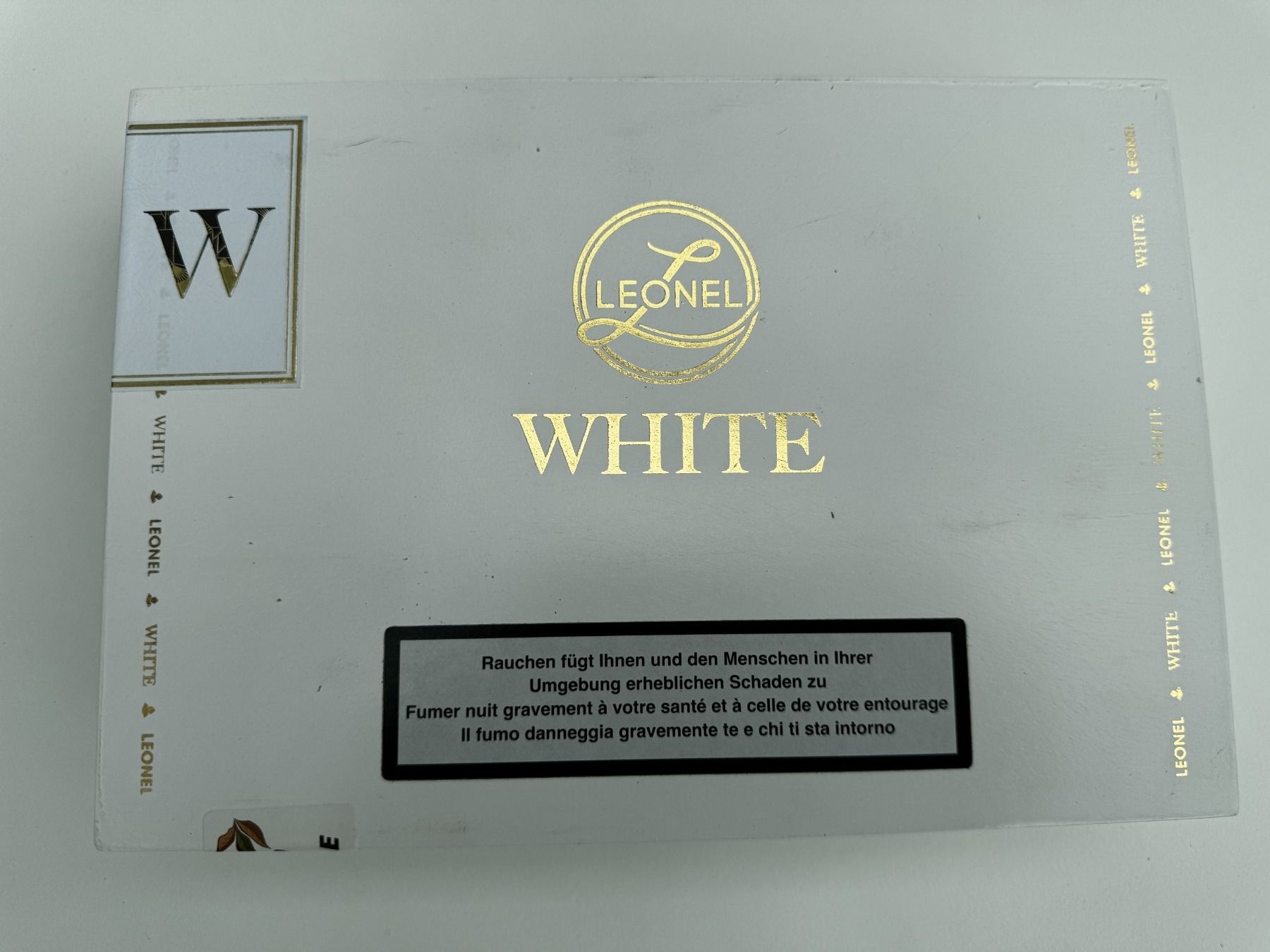 Altri Prodotti per fumatori: Sehr schöne & elegante Zigarren-Box Leonel White Robusto – Nuovo (secondo la descrizione) da Unterengstringen venduto da Tnovus 1