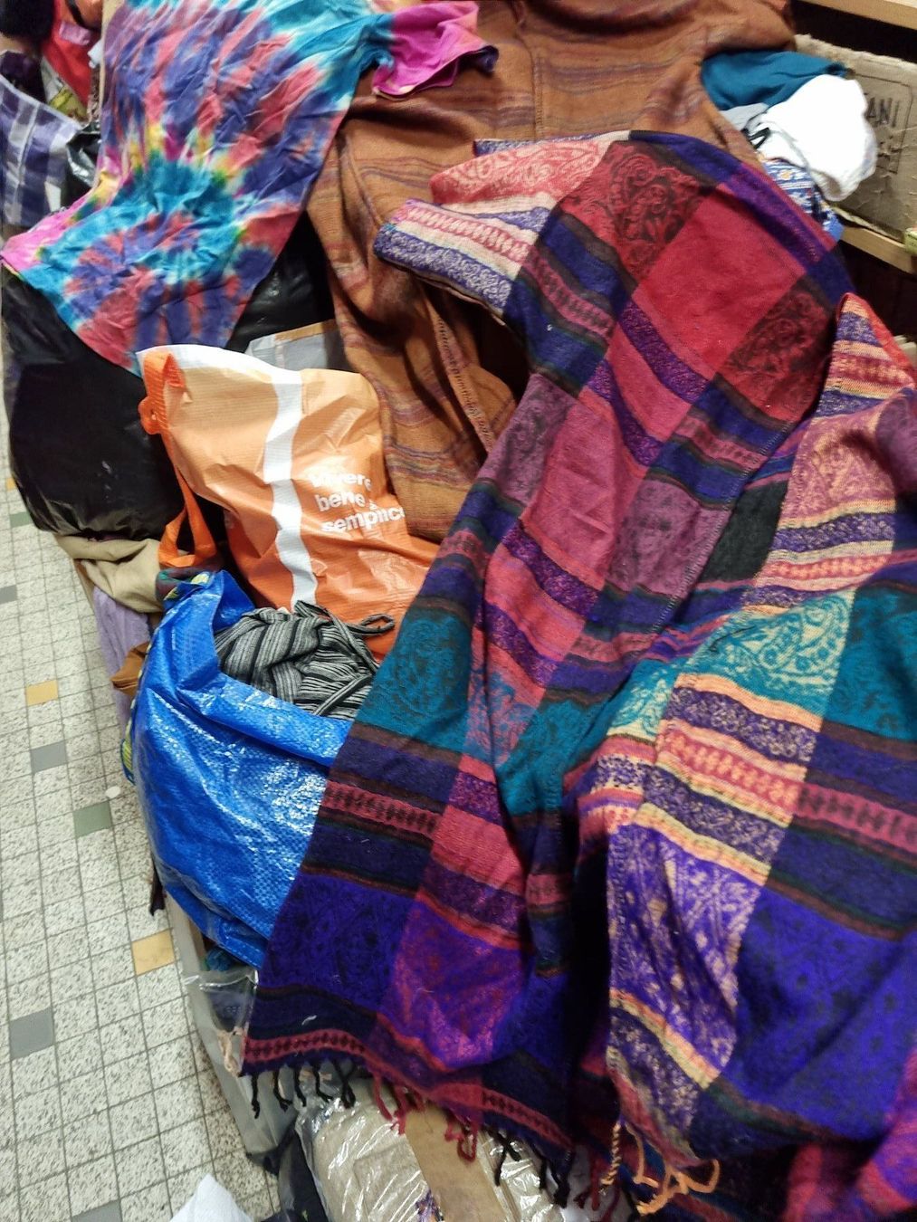 Lotti di vestiti: Flomarkt Pakett 200 Stk. – Nuovo (secondo la descrizione) da Dürnten venduto da Acalpulcu3 6