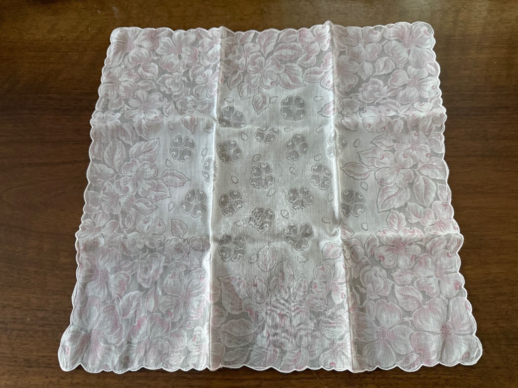 Altro in  Abbigliamento & Accessori: Taschentuch weiss rosa Blumenmuster – Usato da Erstfeld venduto da Mario_boe0