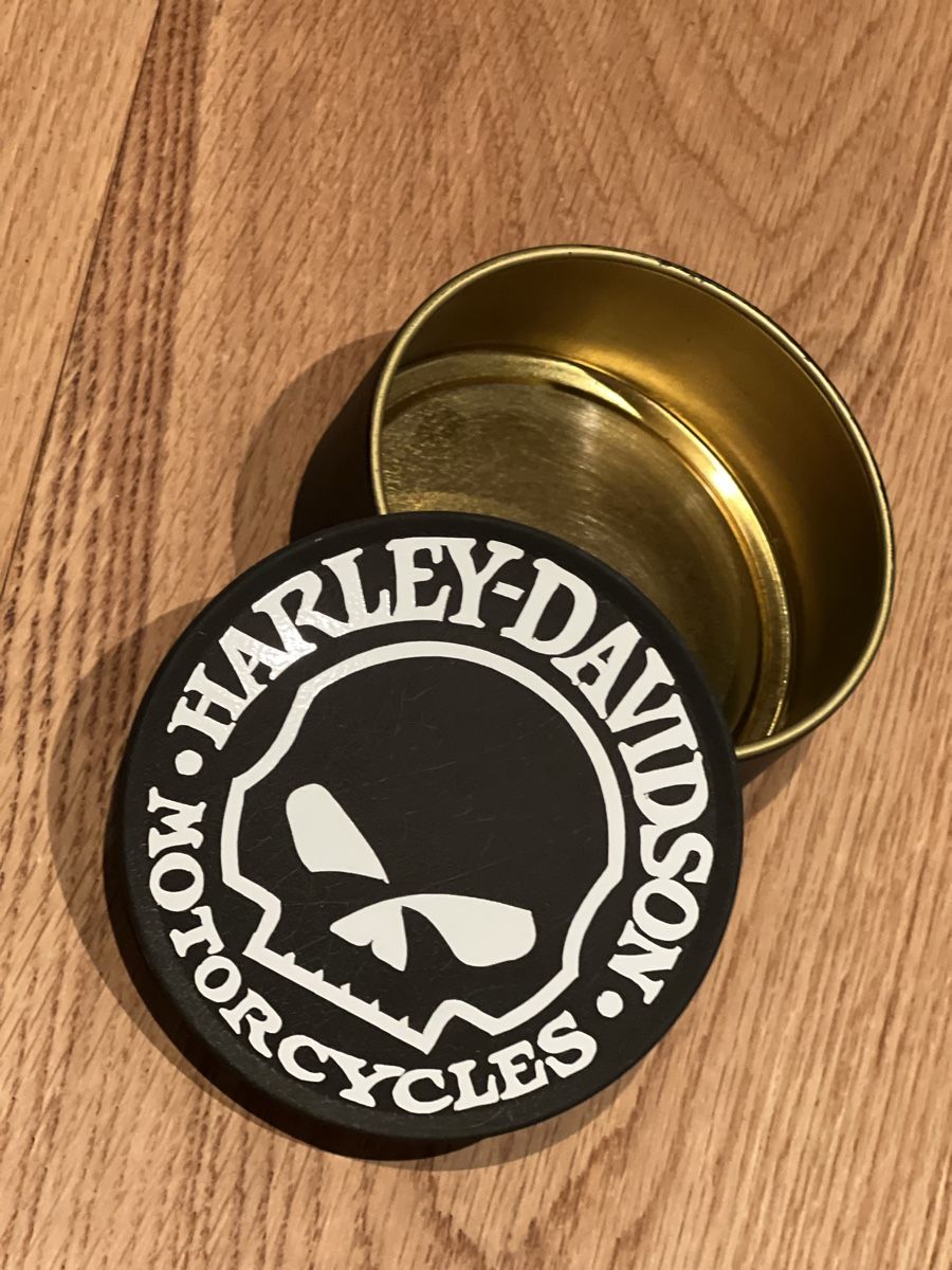 Harley-Davidson Tutte le decorazioni: Harley-Davidson Dose, neuwertig, ideal als Geschenk! – Usato da Erlinsbach SO venduto da tinu883 1