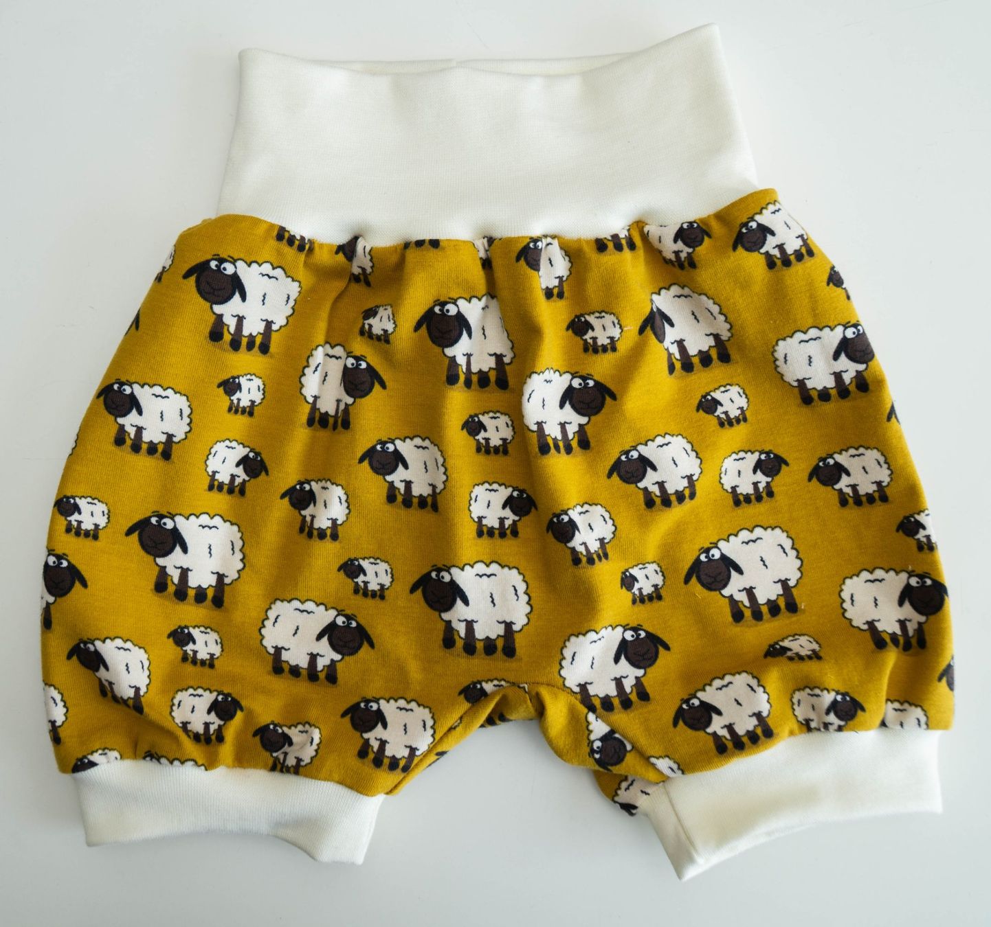 Hosen: Kurze Pumphose mit Schafe Gr.62/68 - NEU – Neu und originalverpackt aus Zürich von sambaum 2