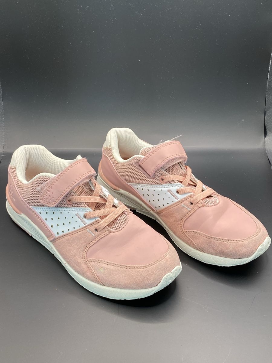 Schuhe für Mädchen: Rosa Mädchen Turnschuhe, Grösse 34. bi – Gebraucht aus Hindelbank von 1374