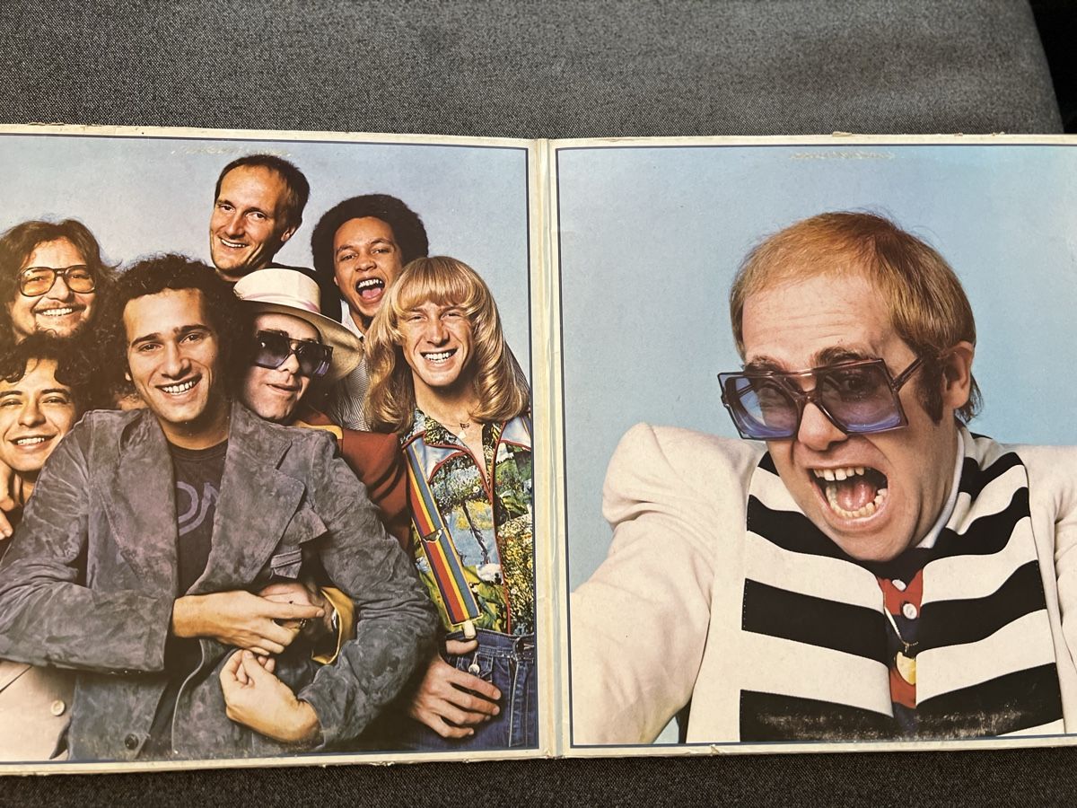 Dischi in vinile: Elton John - Blue Moves – Usato da Mont sur Rolle venduto da nicola1075 2
