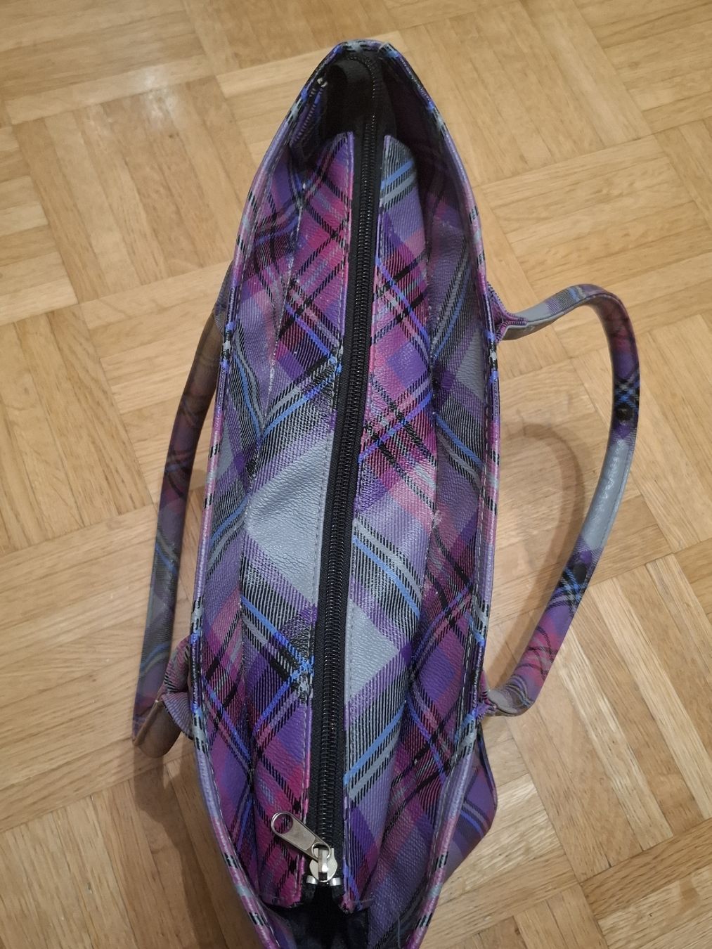 Hello Kitty Borse da donna: Sac a main hello kitty tartan violet vintage – Usato da Yverdon venduto da ADBLINO_26. 3