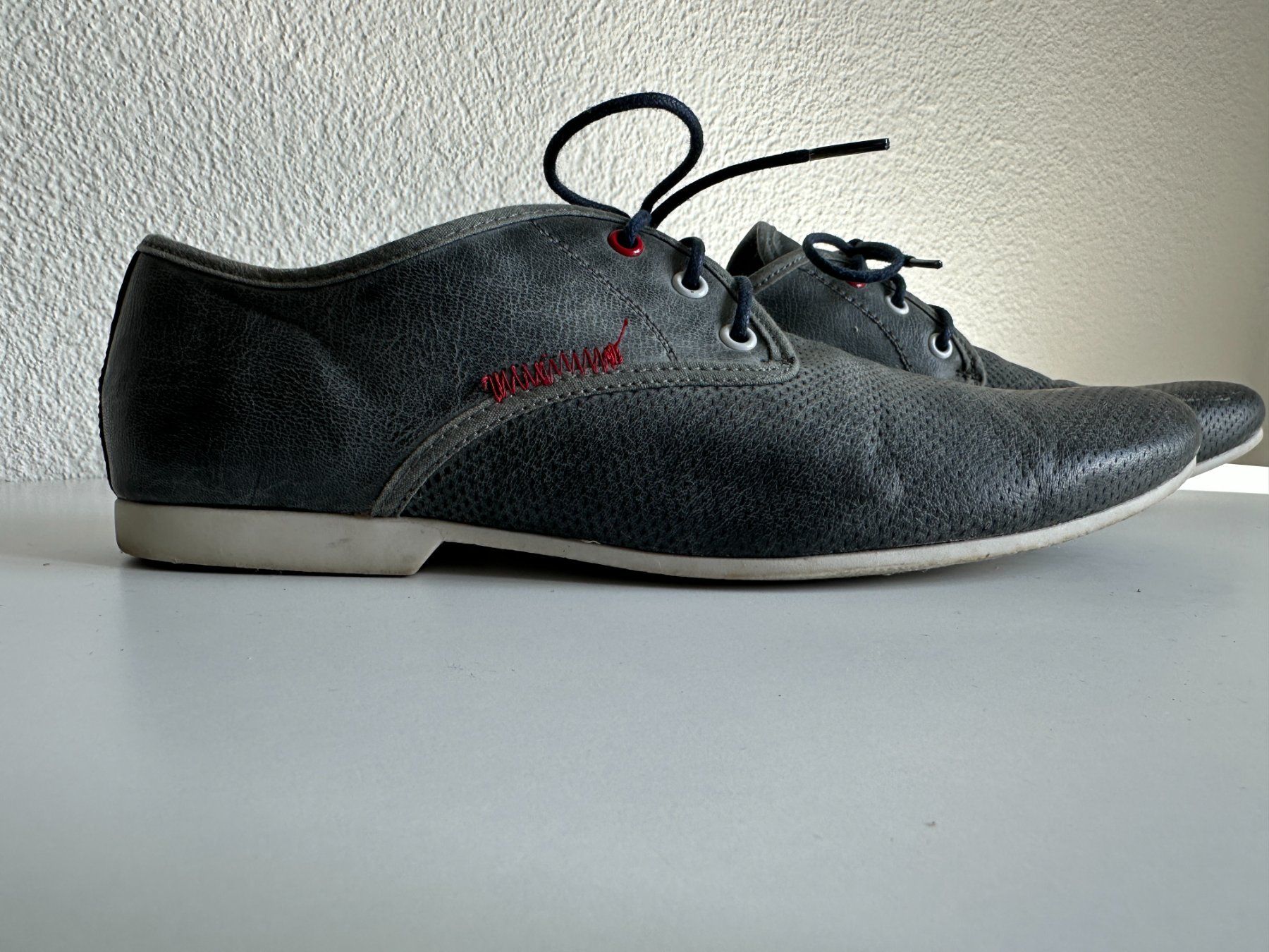 Scarpe da uomo: Herren Schuh elegant / Grösse 41 / grau – Usato da Zürich venduto da anporio