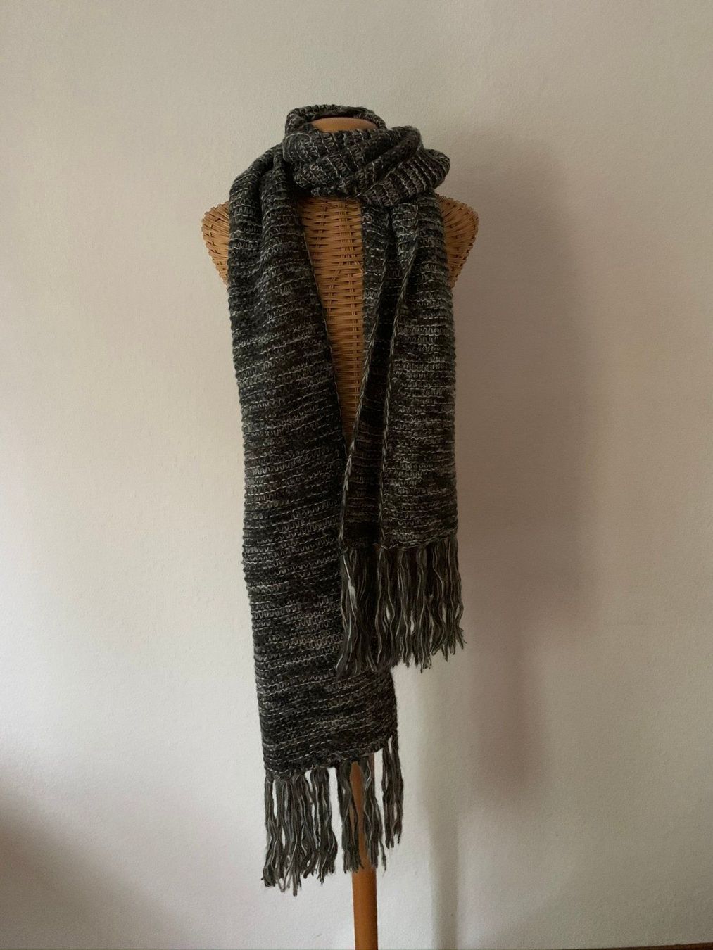 Barts Foulard & Sciarpe: BARTS - Strickschal grau gross warm – Usato da Zürich venduto da Diazaio