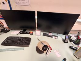 2 Benq Flachbildschirme (Lot 125) 8108 Dällikon