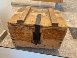 Sprengstoffkiste Schweizer Armee