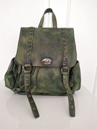 Sac à dos vintage cuir vert clouté – Genuine Leather