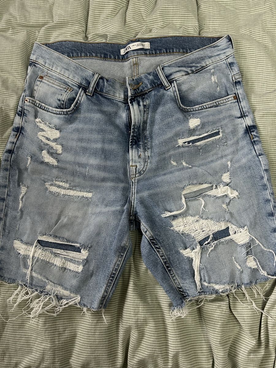 Zara Jeans: ZARA Jeans Shorts, destroyed Look, hellblau, Grösse 44 – Usato da Rebstein venduto da Sandroo.79