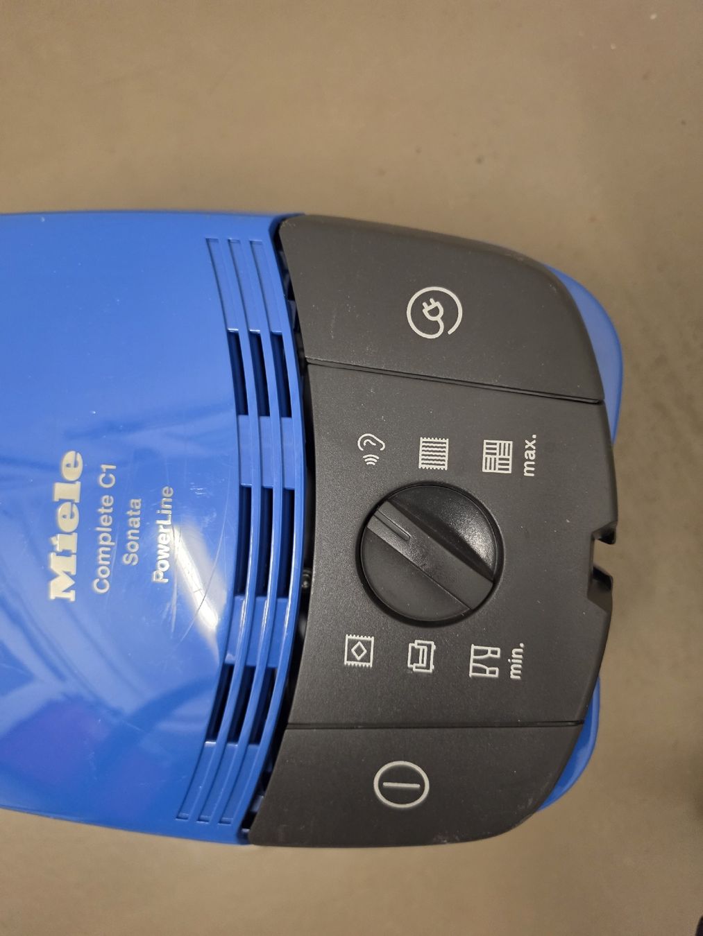 Miele Aspirapolveri & Accessori: Staubsauger Miele Complete C1 Sonata blau  – Usato da Olten venduto da Mezopotamya 2
