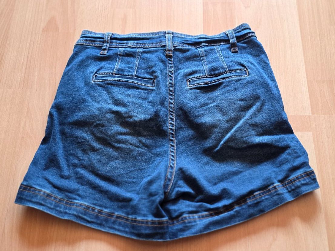 Jeans: Jeans Shorts von Chicoree, Gr. 36 – Gebraucht aus Niederbipp von Tamara15101995 2