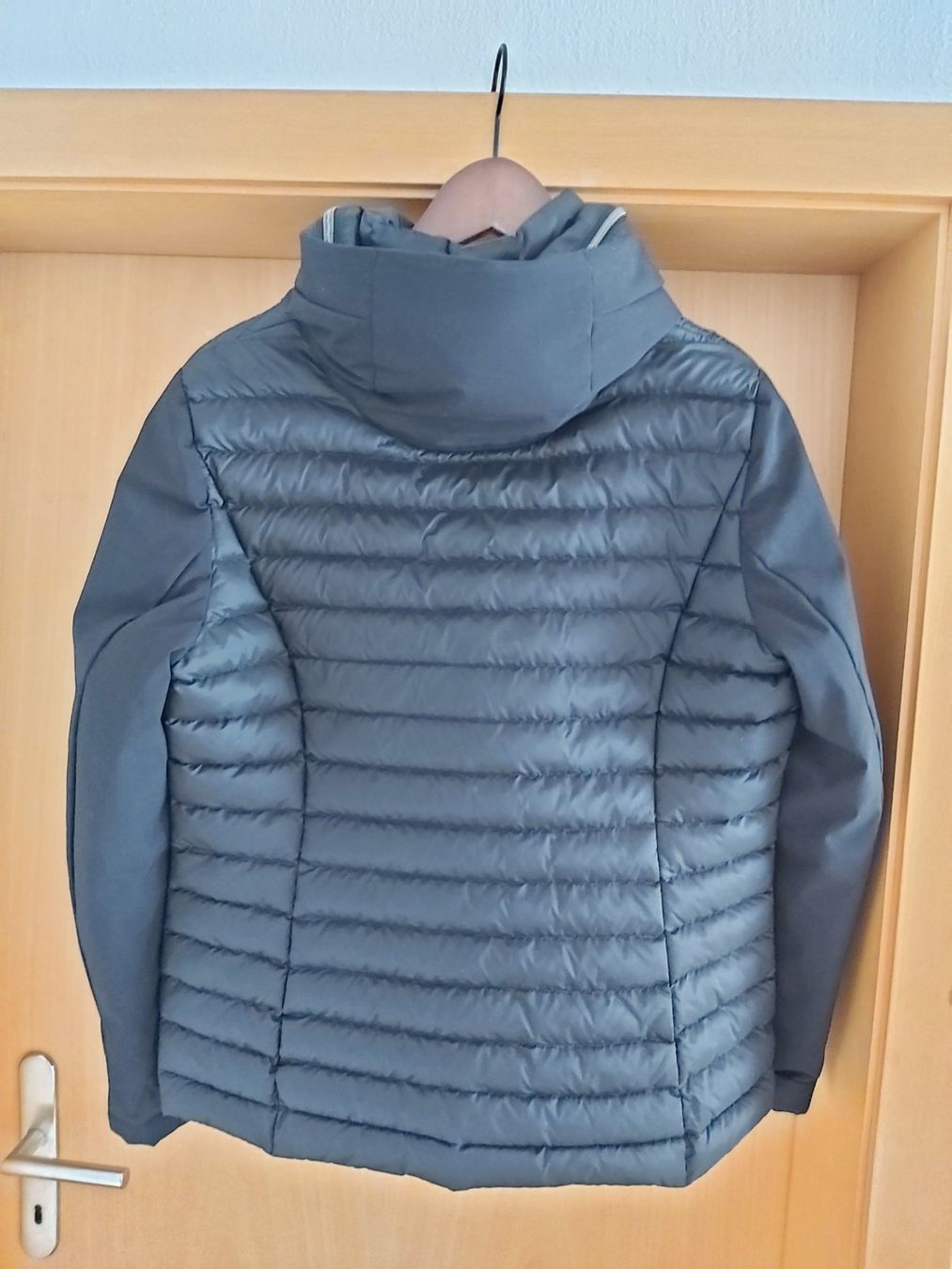 Giacche: Damen Winterjacke schwarz Gr.40 – Usato da Disentis/Mustér venduto da epa_862v 1