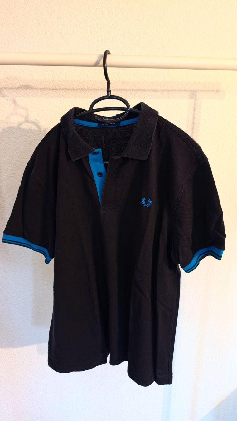 Fred Perry Polo-Shirts: Fred Perry Langarm-Polo, Schwarz/blau, Gr. L – Gebraucht aus Zürich von mil_h79t