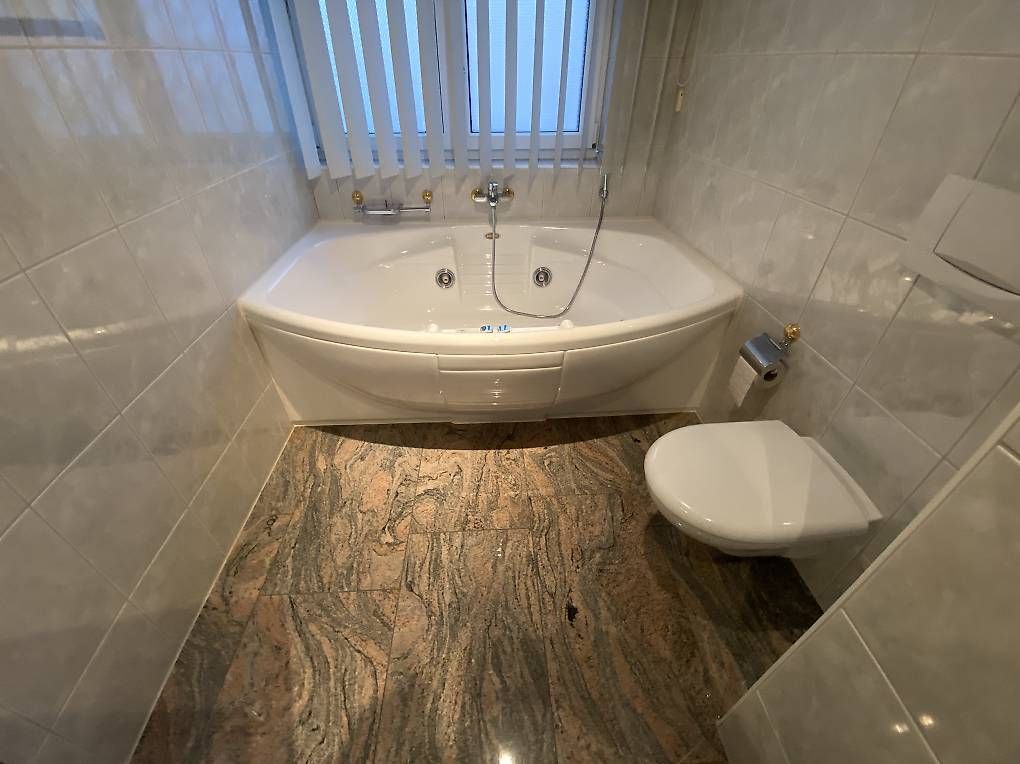 Whirlpool: Whirlpool Jacuzzi  – Usato da Zürich venduto da odar66 1