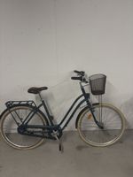 City Bike Elops mit Korb und Gepäckträger