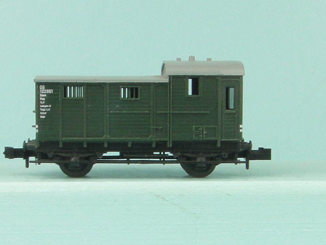 Trix Modellini di ferrovie: Minitrix Spur N 2 X Güterwagen – Usato da Bülach venduto da cann11 1