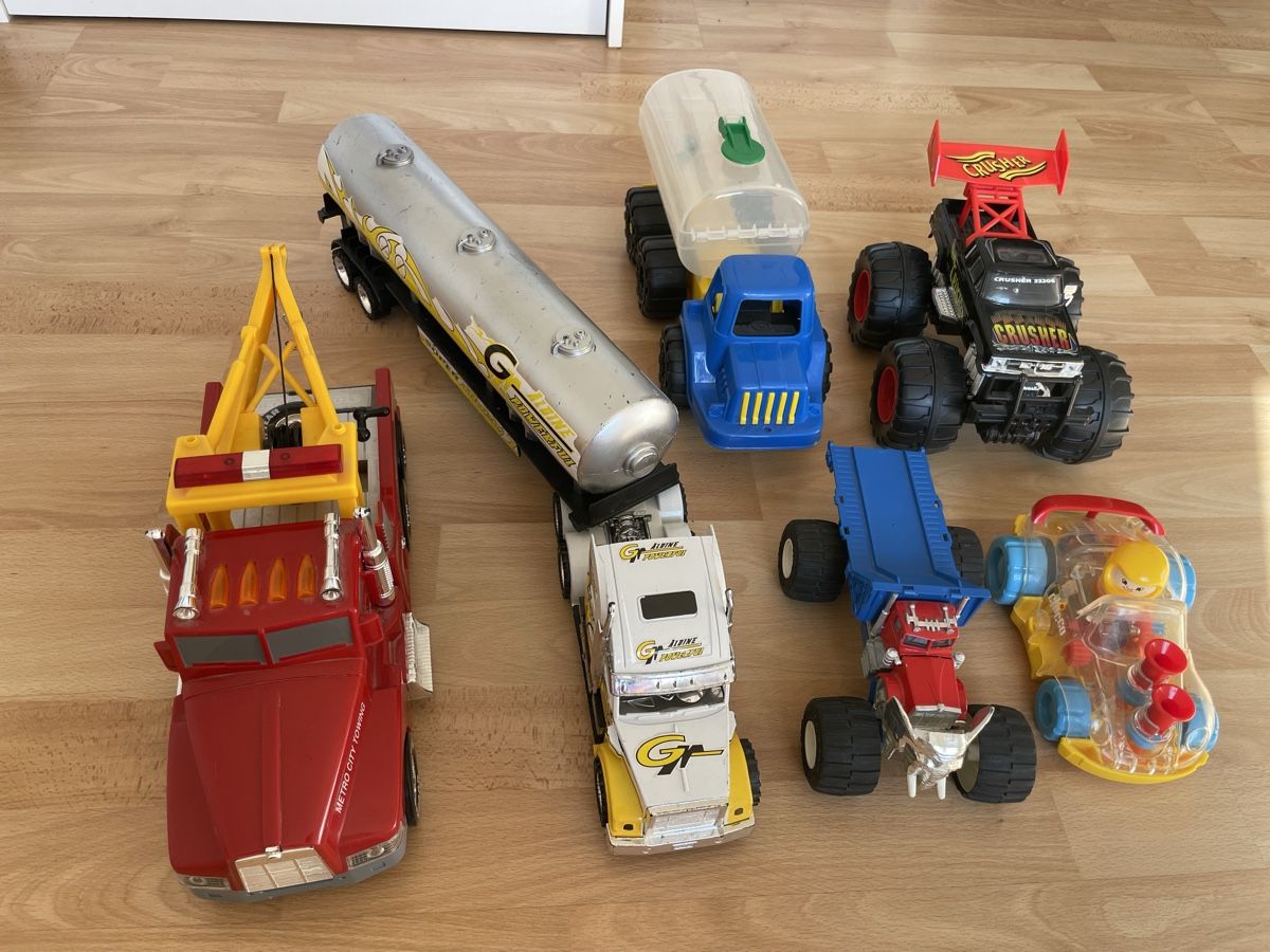 Giocattoli: Lot de camion en plastique – Usato da le locle venduto da caryl