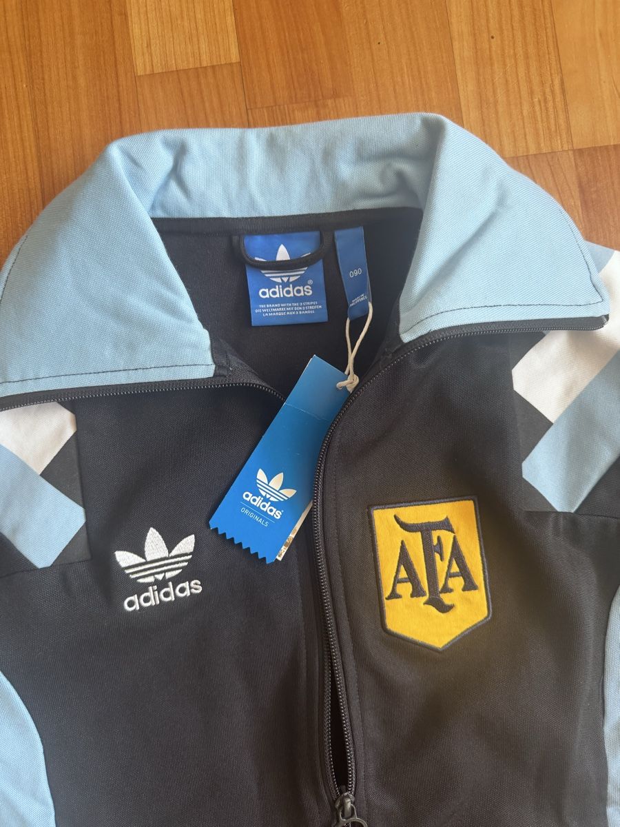 Adidas Pulls & Sweat-shirts: Adidas Argentinien trainingsjacke – Neuf avec emballage d'origine à Binningen par Noncanislupus 2