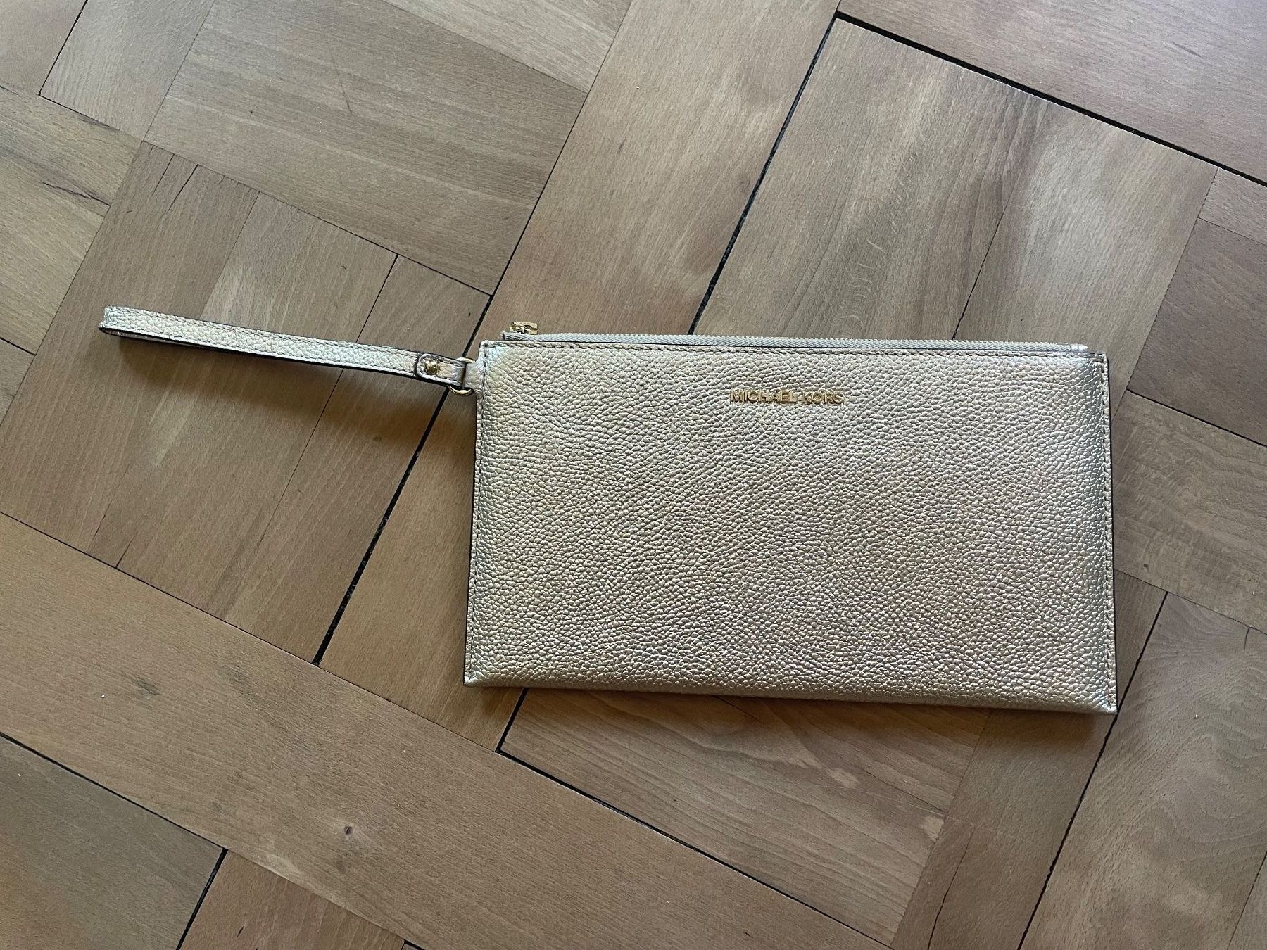 Michael Kors Taschen für Damen: Goldige Clutch von Michael Kors – Gebraucht aus Zürich von 28881084