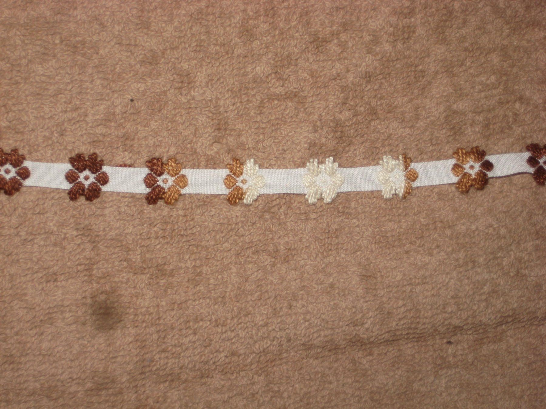 Nastri decorativi: Band ecru mit braunen Blüten Baumwollgemisch – Nuovo e nell'imballaggio originale da Füllinsdorf venduto da Schlupp 1
