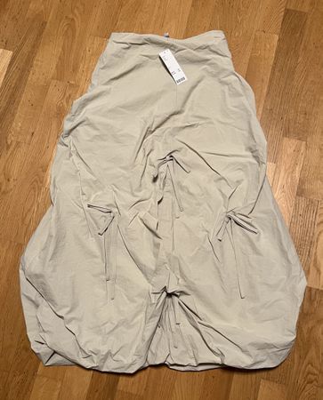 Urban Outfitters Maxirock Beige mit Raffungen – Neu