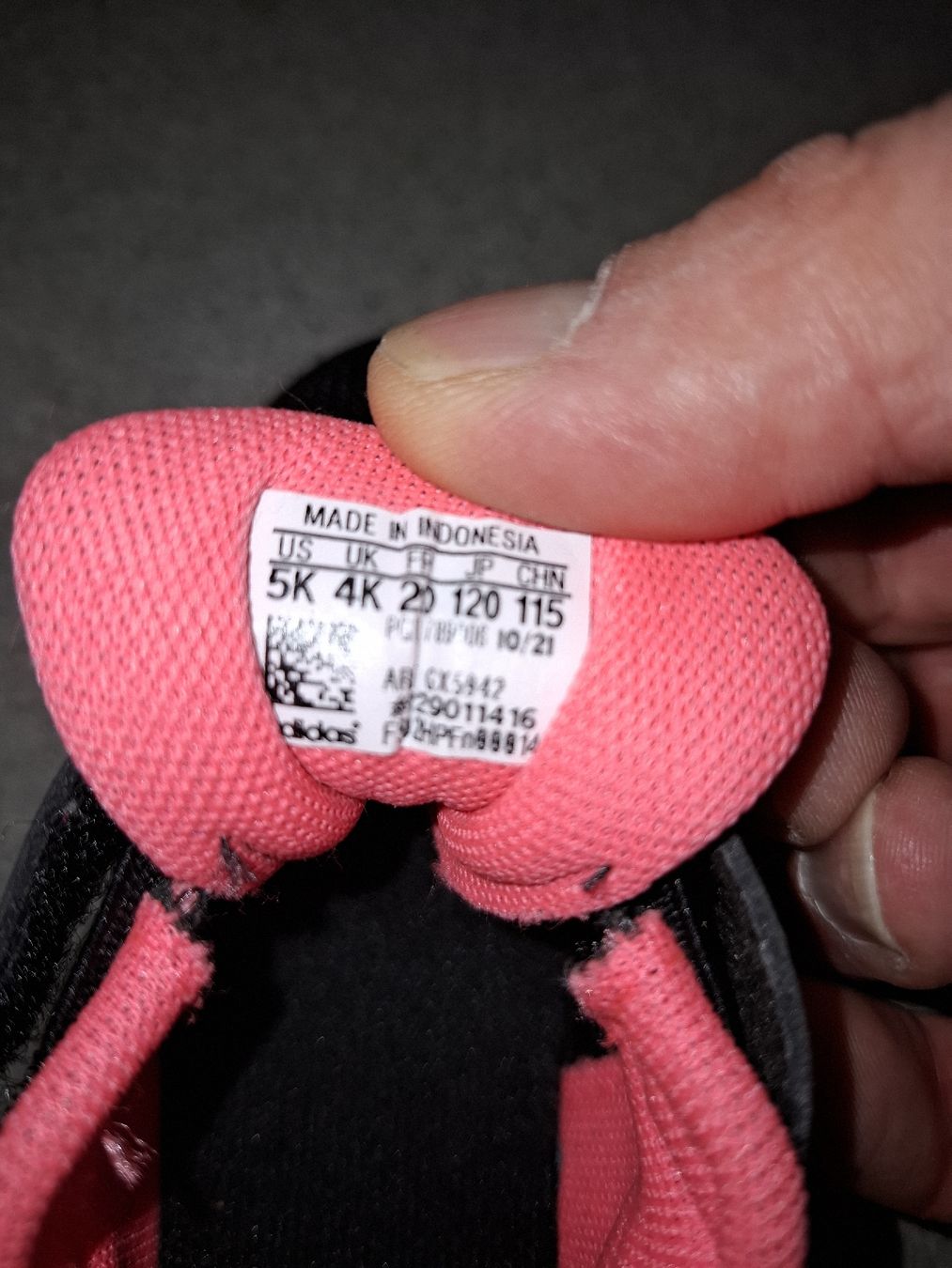 Adidas Schuhe für Jungen: Adidas Kinderschuhe Grösse 20 – Gebraucht aus Biel/Bienne von AvasTheGreatest 4
