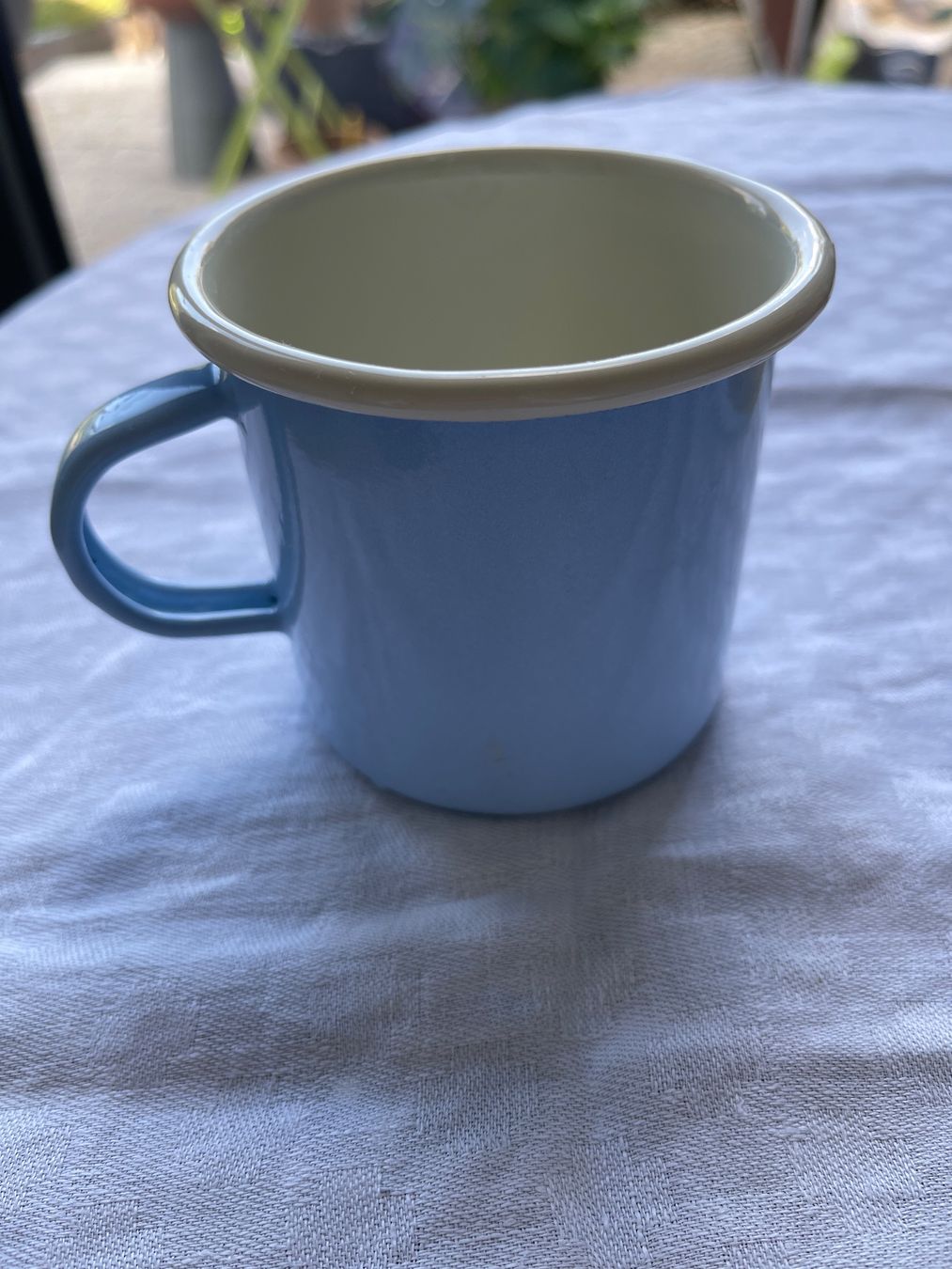 Tazze: Emaille Tasse hellblau mit Logo guter Zustand – Usato da Gutenswil venduto da yneB1943 1