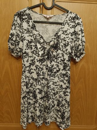 Sommerkleid weiss mit schwarzen Mustern – Gr. 38
