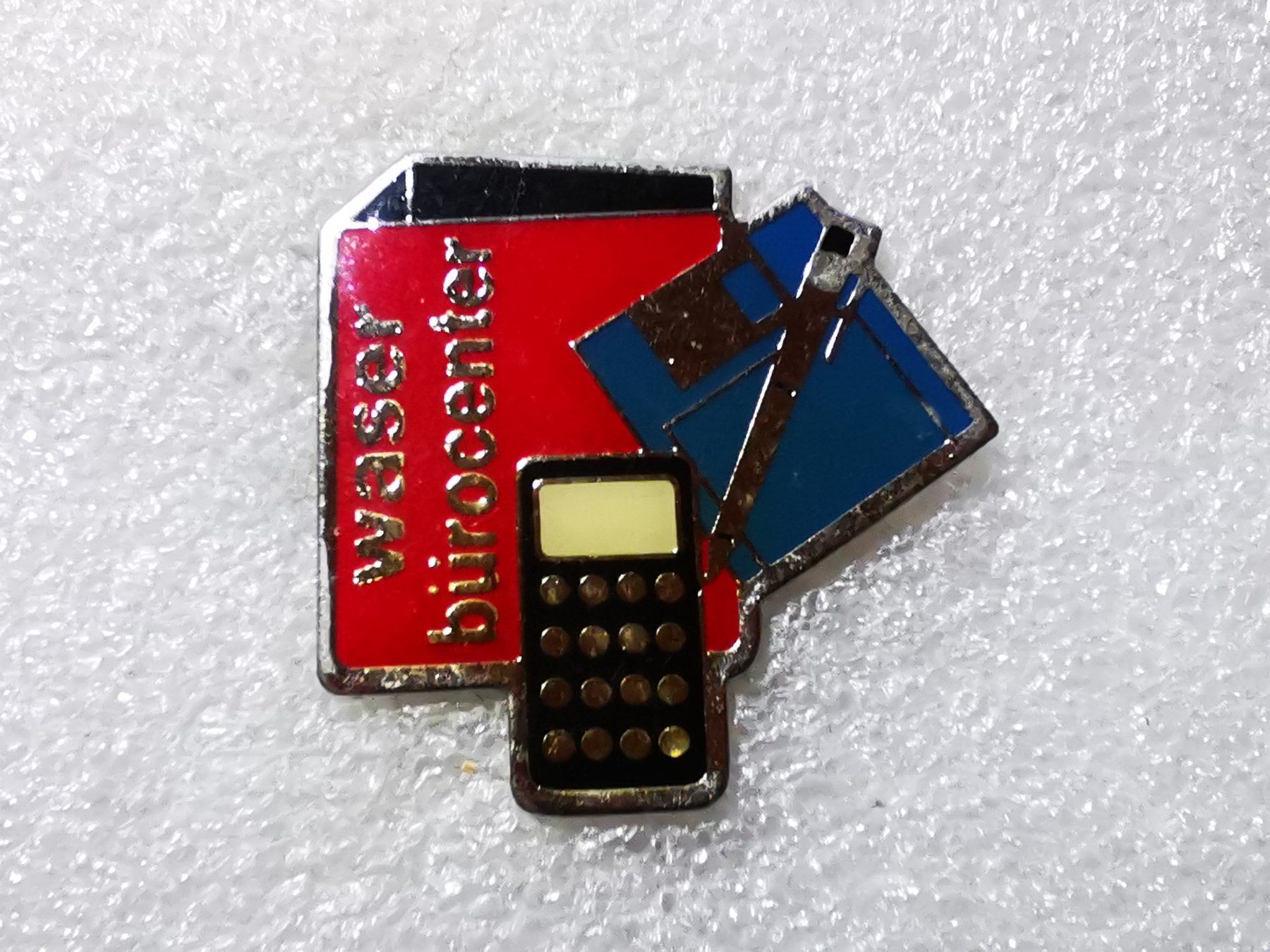 Placchette & Badge: Ansteckpin 52: Waser Bürocenter – Usato da Oppligen venduto da Pin-Fall-Shop