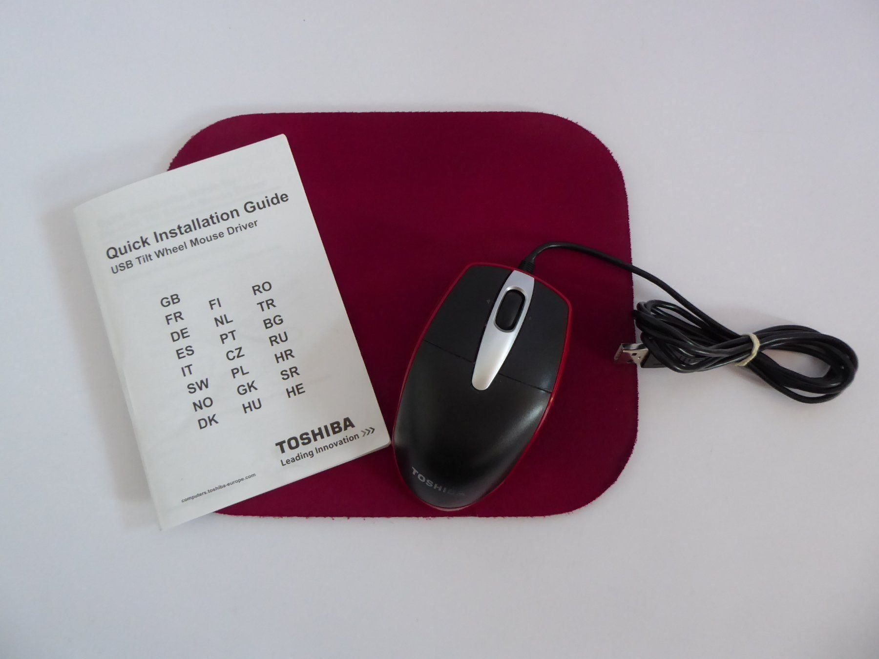 Souris: Toshiba Maus mit Mausmatte – D'occasion à Turbenthal par Panau