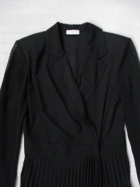 Sandro Kleider: SANDRO - Plissee Wrapover Kleid Schwarz Gr. 36 D – Gebraucht aus Wetzikon ZH von icewear 3