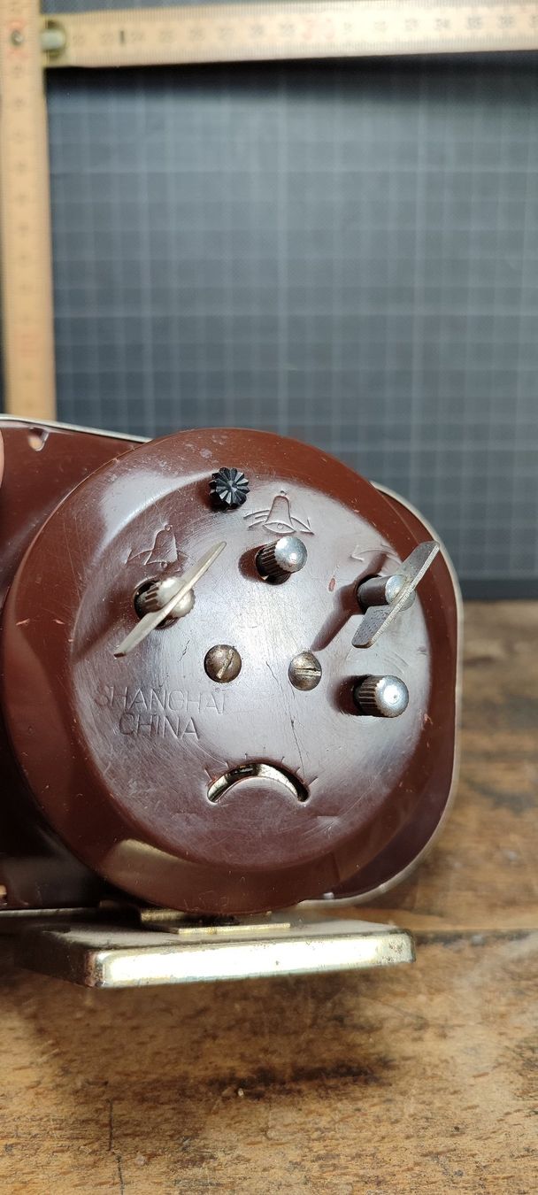Sveglie: Wunderschöner alter Wecker Nr9 made in Shanghai – Usato da Gelterkinden venduto da MYSTOREFORYOU4460 4