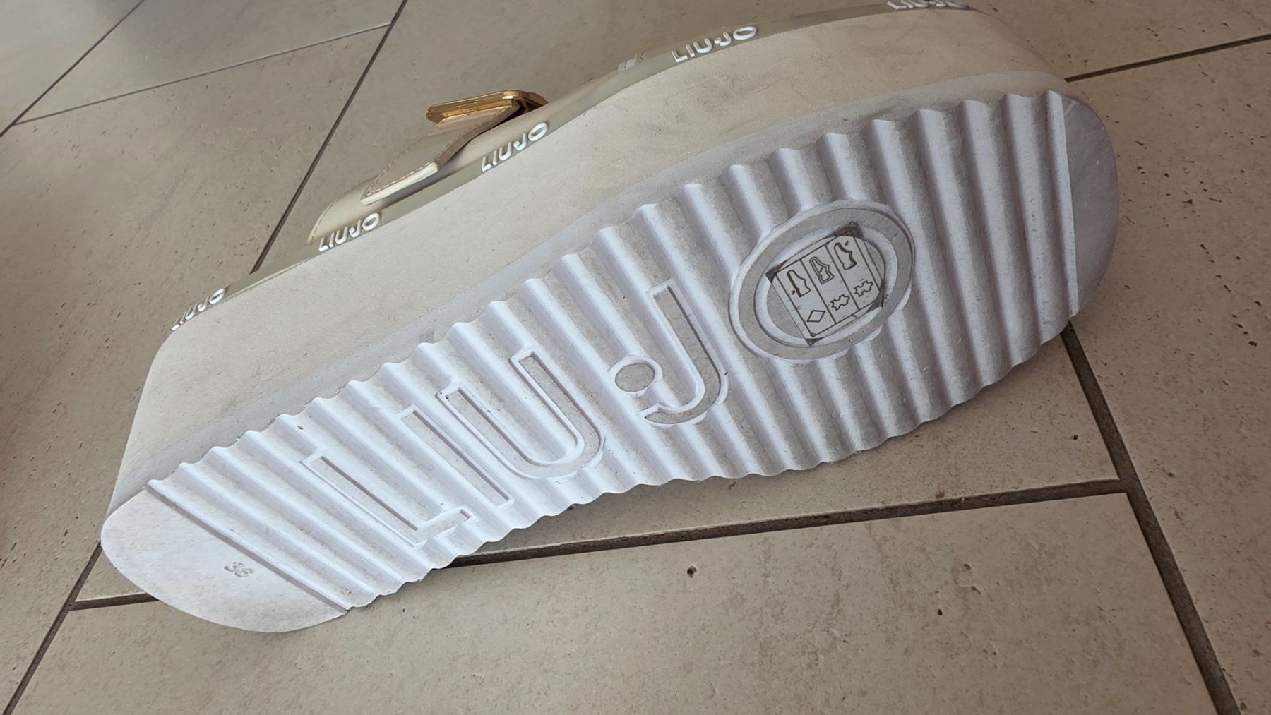Liu Jo Scarpe da donna: Sandale Liu Jo – Usato da Hunzenschwil venduto da Ananas132 2