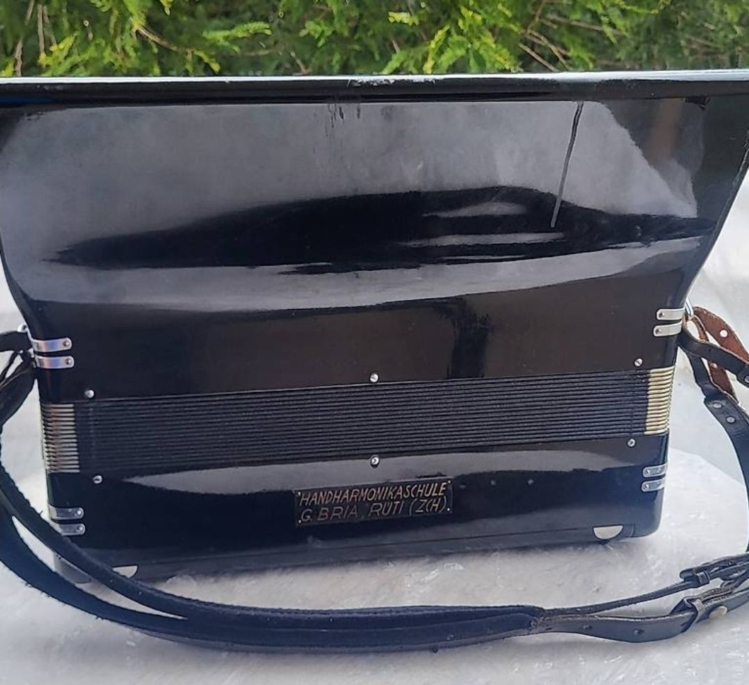 Strumenti musicali: Accordéon scandalli 4 voix – Usato da Penthalaz venduto da EvandroLuz 4