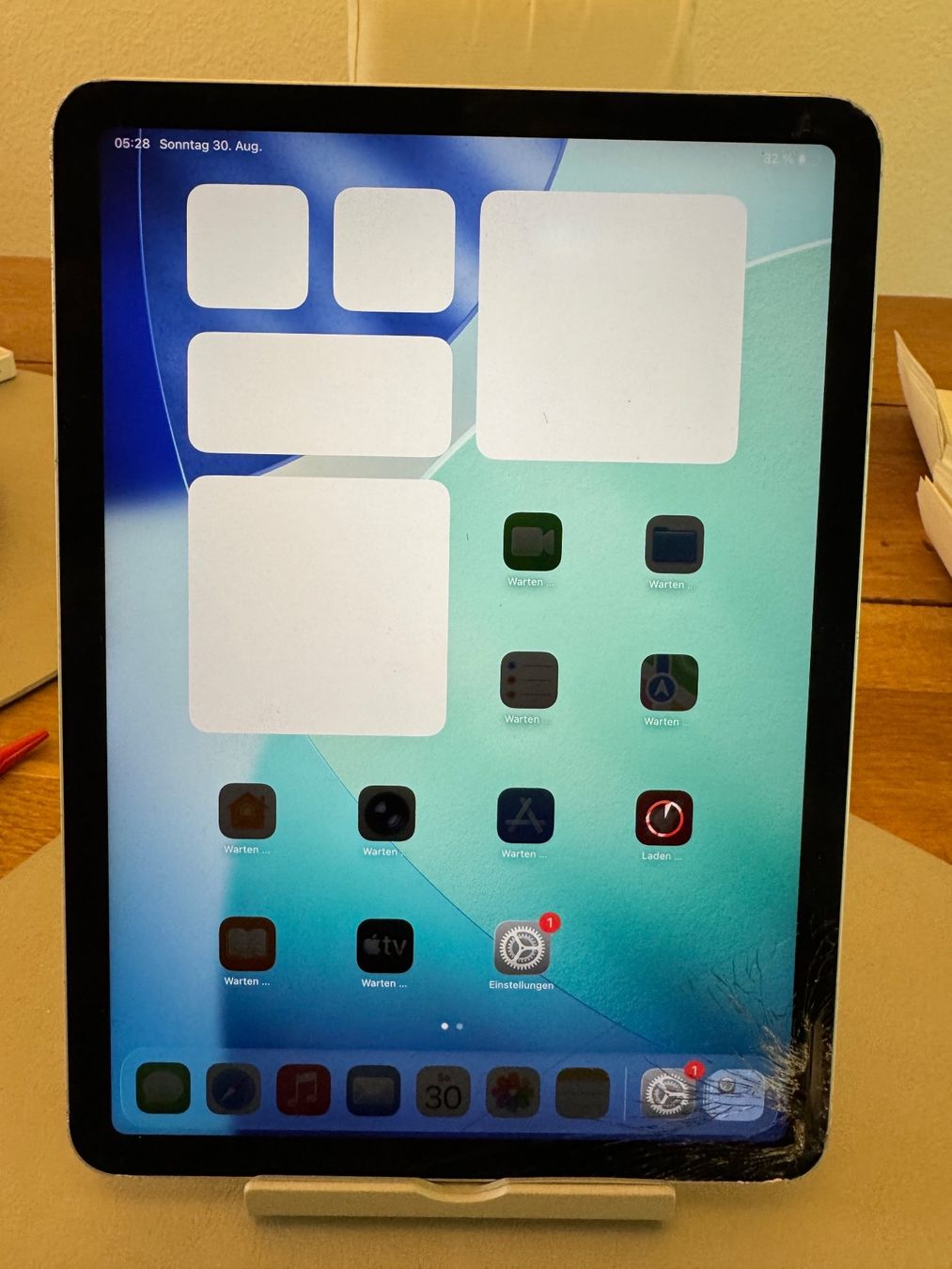 Apple Tablet PC: iPad Air 4 Generation – Usato da Adliswil venduto da Busys