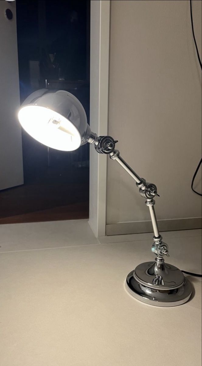 Lampen: Adjustable Chrome Desk Lamp / Table Lamp  – Gebraucht aus Dübendorf von kko_7xld