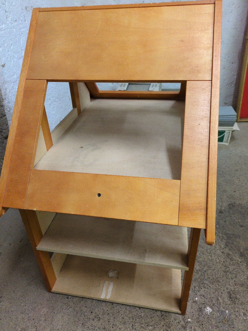 Case e mobili per bambole: Puppenhaus mit diversen kleinteile – Difettoso da Wettingen venduto da Jones360 1
